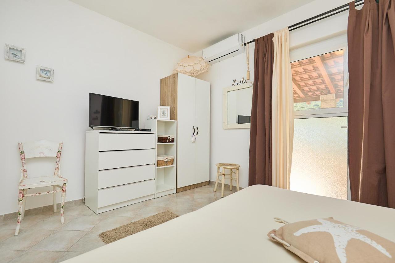 Studio Dolores-Apartment By The Sea Maranovići Dış mekan fotoğraf
